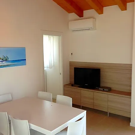 Villaggio Margherita 4* קאורלה
