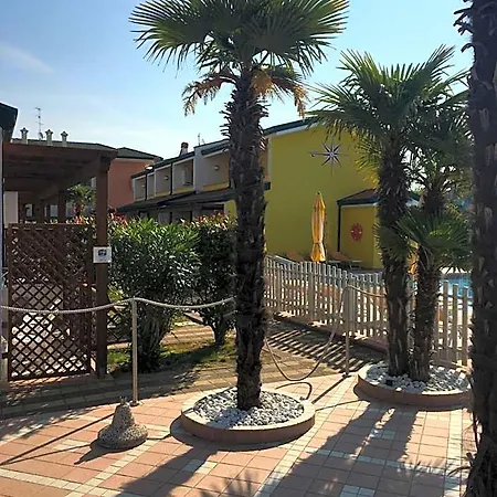 Villaggio Margherita 4* קאורלה